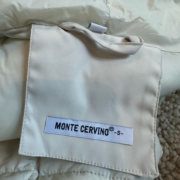 Monte Cervino winter white, long white puffer jacket size small - Picture 6 of 9